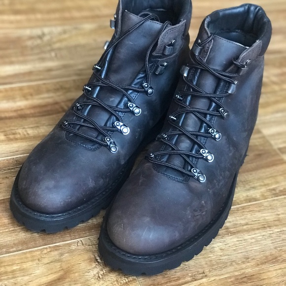 thursday boots commander